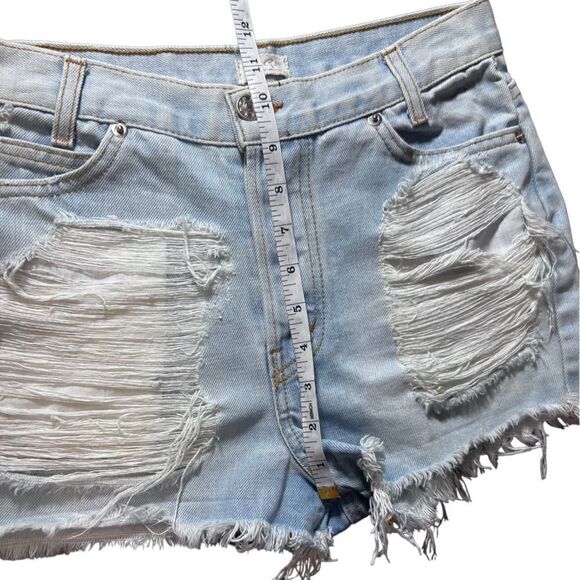 Brandy Melville Jean shorts light denim shredded distressed size 28 - Picture 9 of 12